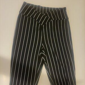 SHEIN BLACK & WHITE STRIPED LEGGINGS